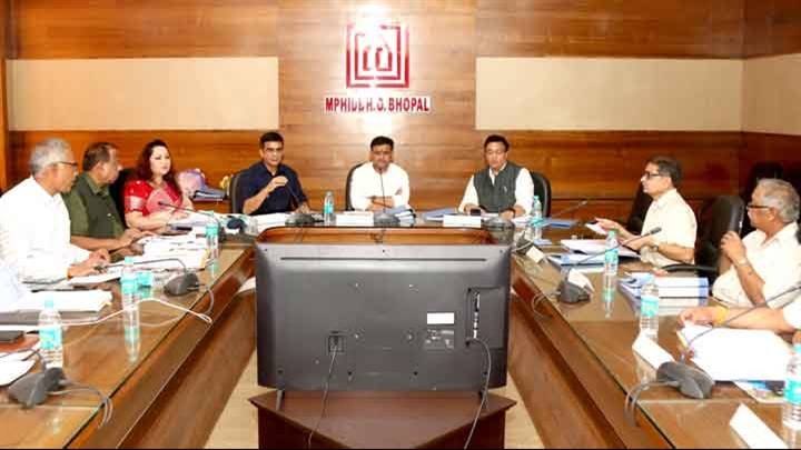 पुनर्घनत्वीकरण योजना में 2 हजार करोड़ की लागत से 28 योजनाएँ संचालित : अध्यक्ष श्री तिवारी